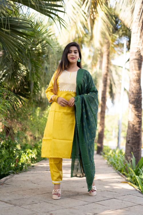 White Walker 2002 Embroidered Kurti With Bottom Dupatta