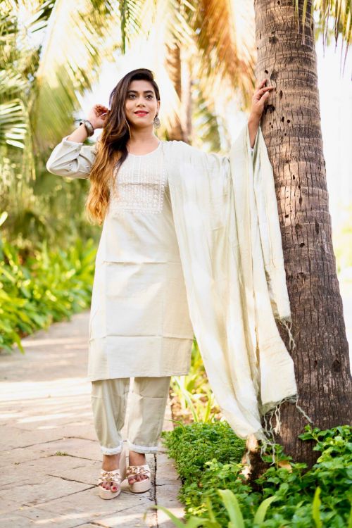 White Walker 2003 Regular Kurti With Bottom Dupatta