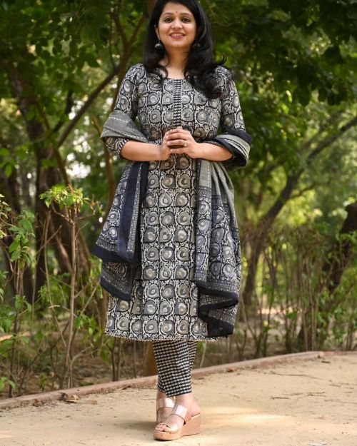 Dhruvi 67 Rayon Regular Wear Kurti Pant With Dupatta Collection