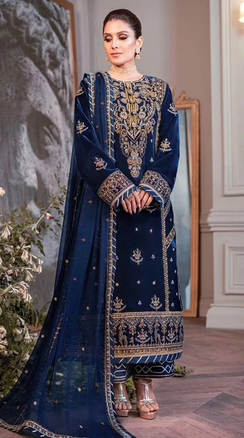 Mahnur M 105 Designer Pakistani Salwar Kameez Collection