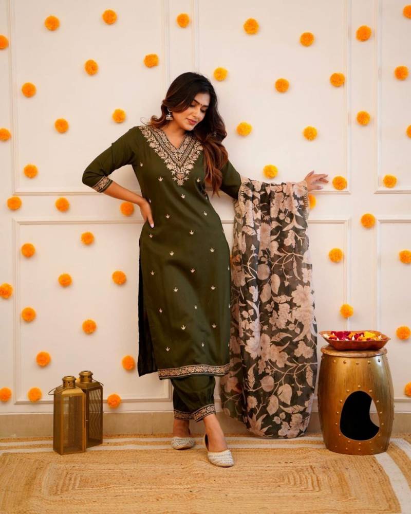 Sw Minakshi Fancy Neck Kurti Bottom With Dupatta