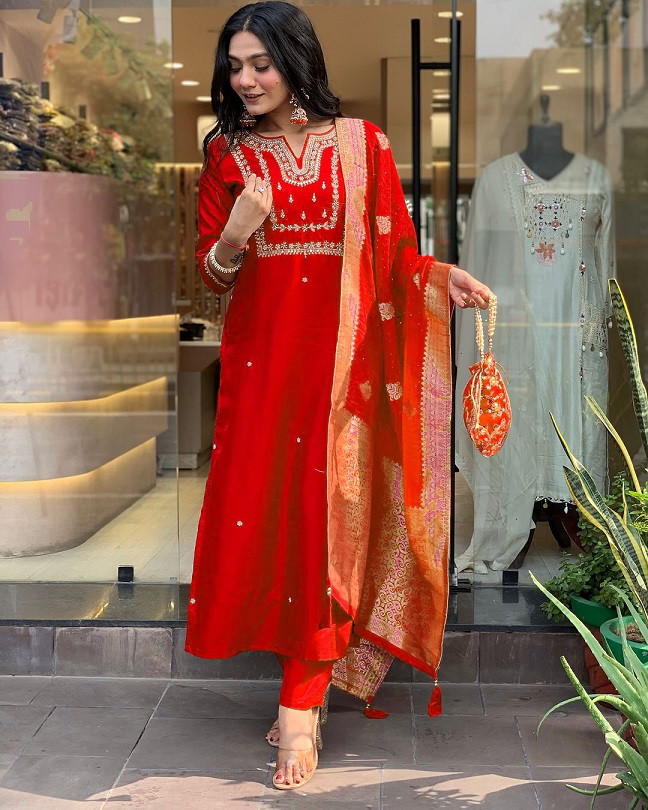 Navya Kurti 80 Embroidered Kurti Bottom With Dupatta